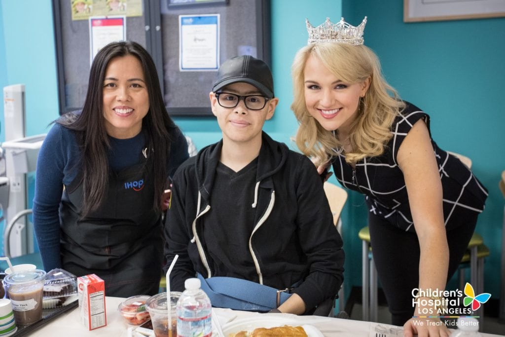 Miss America and IHOP visit CHLA patients