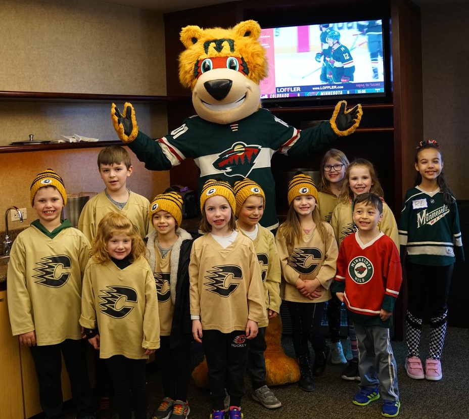 Packers alumni surprise patients at Marshfield Children's Hospital